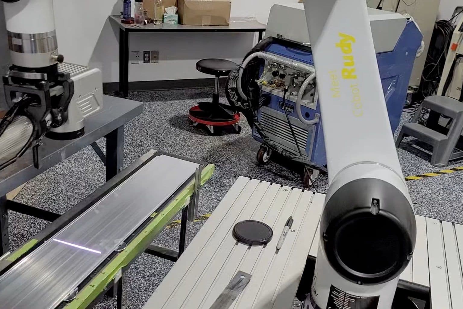 Robotic cell — cobot